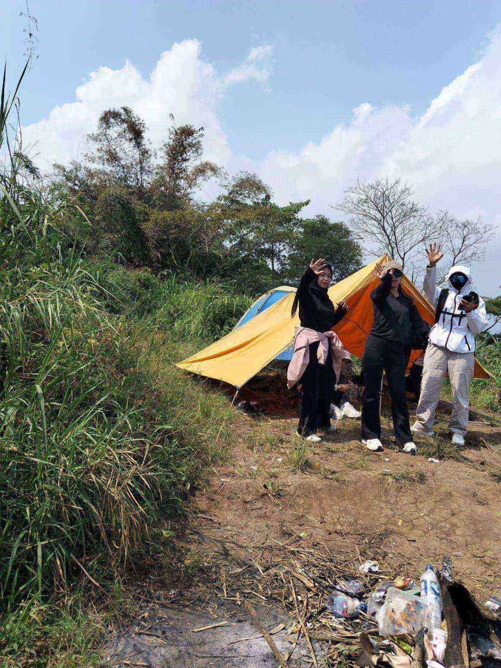 Pengalaman camping di Puncak Srege: sunrise, sunset, dan pemandangan Waduk Selorejo. Wajib coba